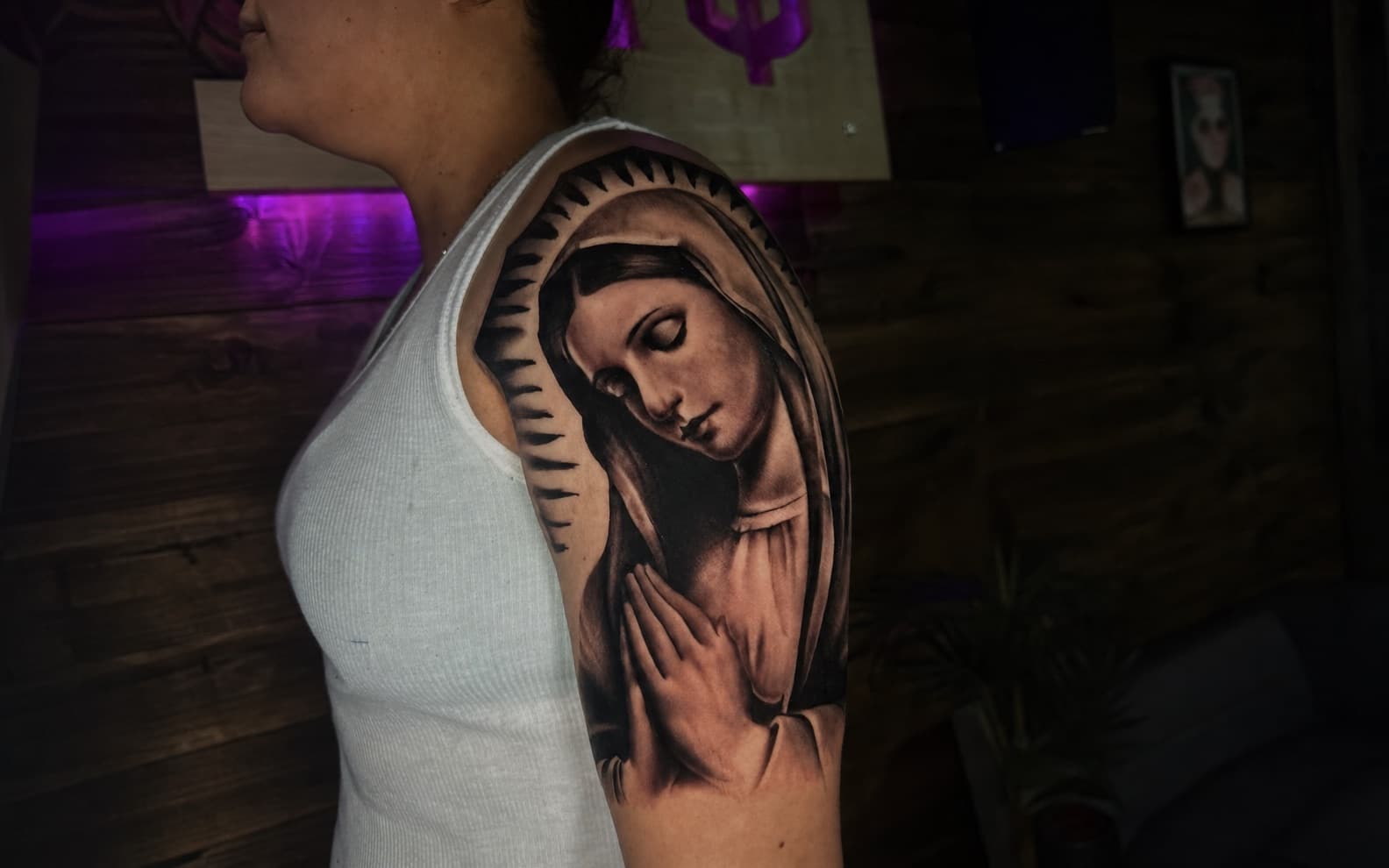 Detailed black and grey tattoo by Roly Vizion